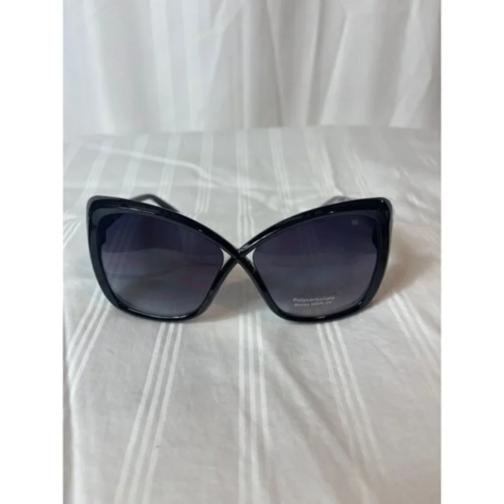Catch‎ Me Hustlin Cat Eye Frame Sunglasses Black